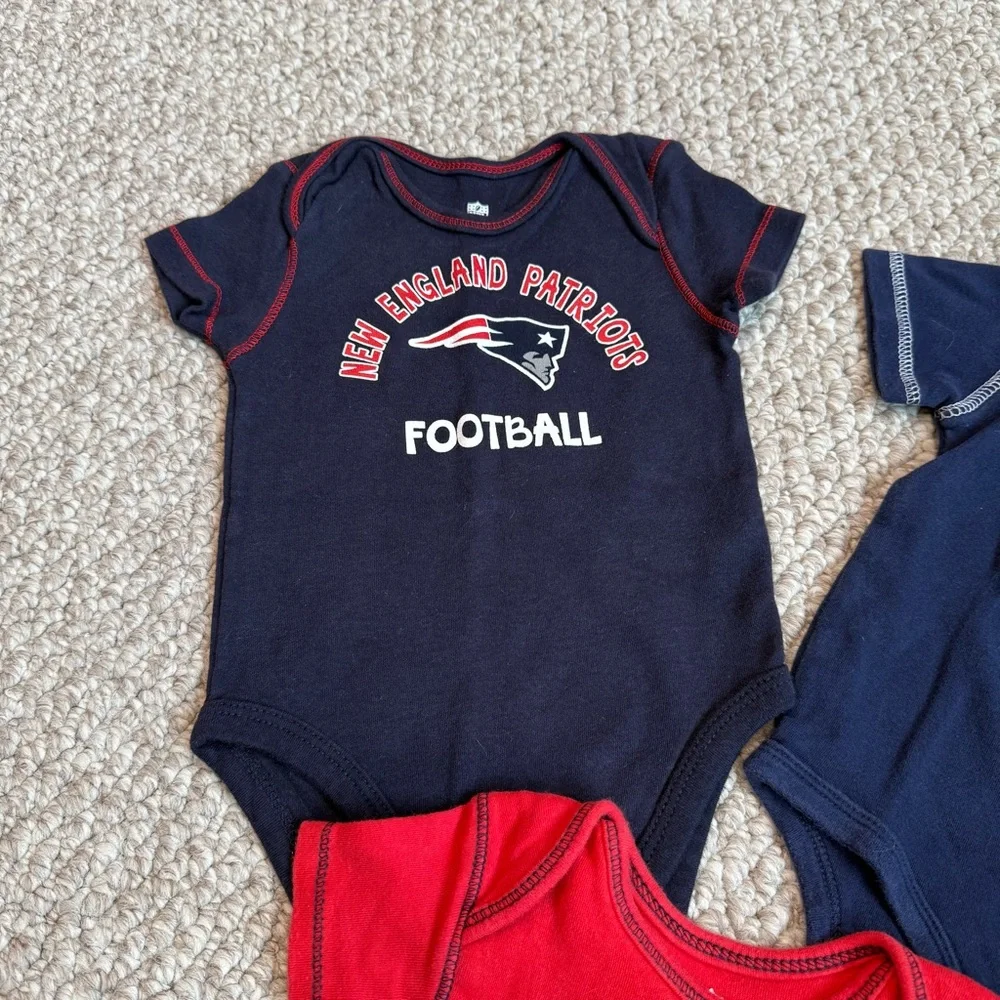 NFL Baby One-Piece Bodysuit Set Patriots Football‎ Size 3-6 Months